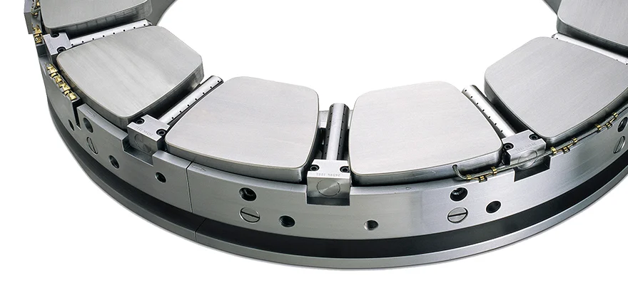 Tilting pad thrust bearing with 'Directed Lubrication'